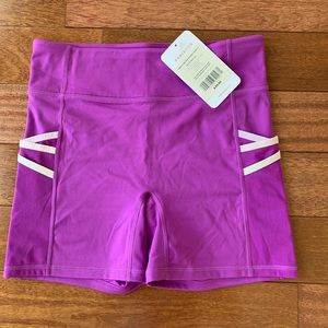 Fabletics NWT Trinity Mid-Rise Pocket Short 5”